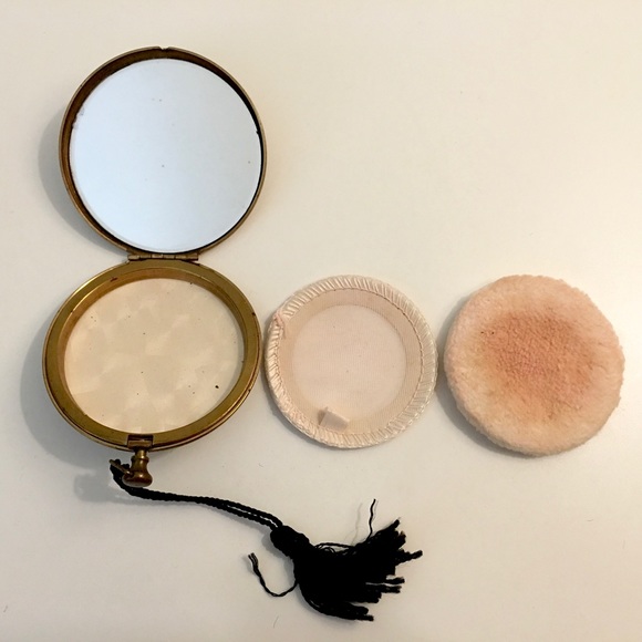 Vintage Zell 1950’s Fifth Avenue Powder Compact w/Tassel - Picture 7 of 8